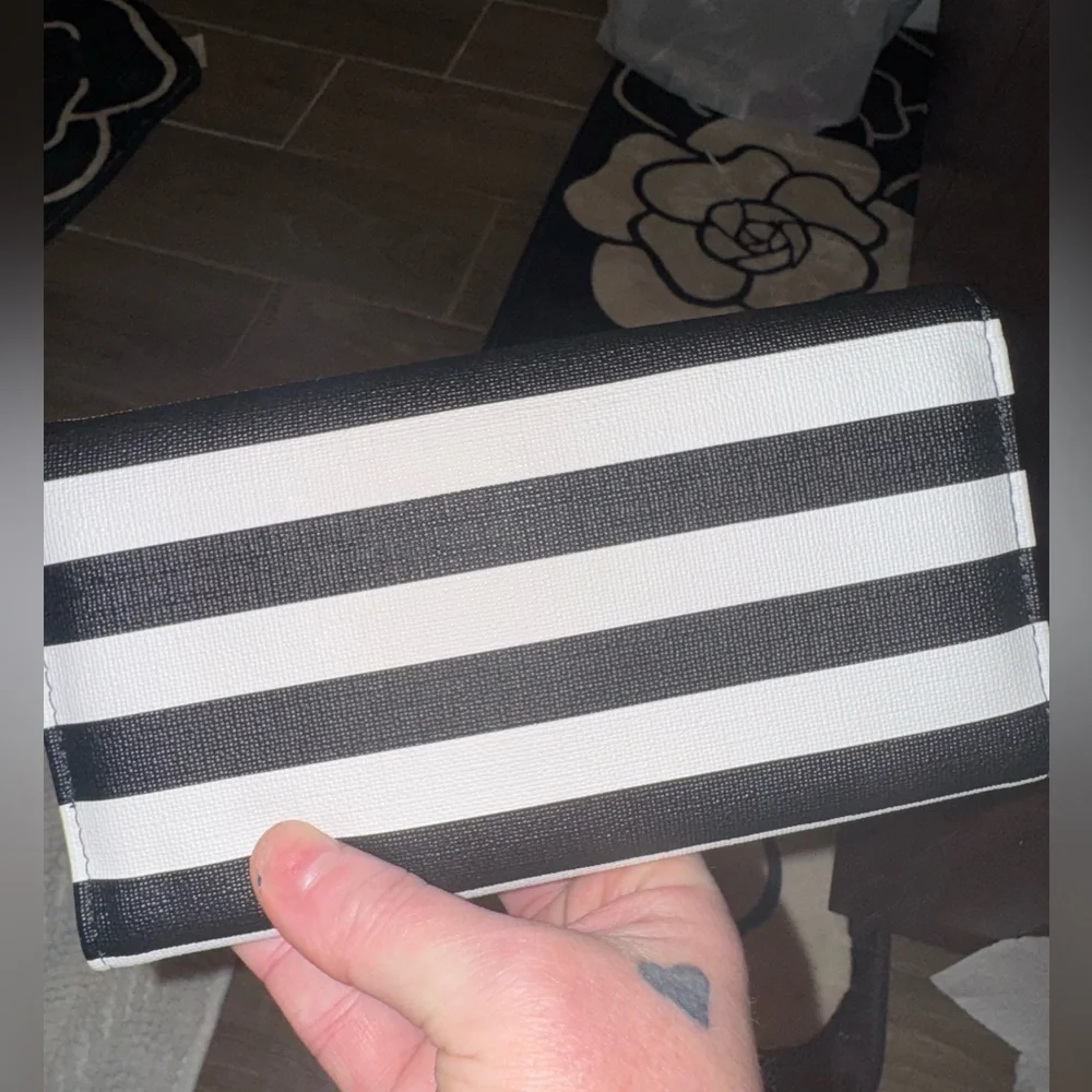 Kut from the Kloth Slim Striped Trifold Wallet Black/White  | Size: 7.5